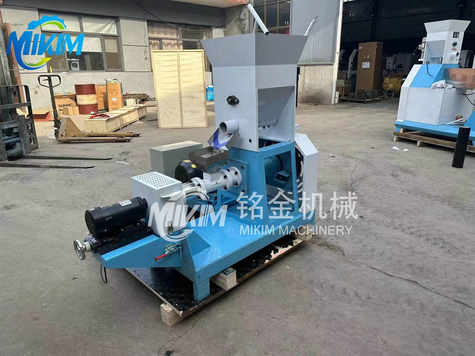 feed extruder132 feed extruder132